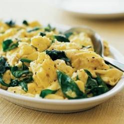 Scrambled Eggs with Spinach and White Cheddar
