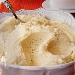 Whipped potatoes with roasted garlic
