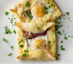 HAM AND EGG CREPE SQUARES