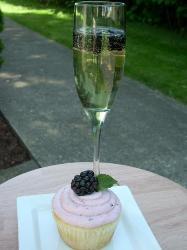 BLACKBERRY CHAMPAGNE CUPCAKES