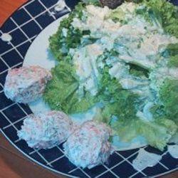 Salat auf Lachscreme